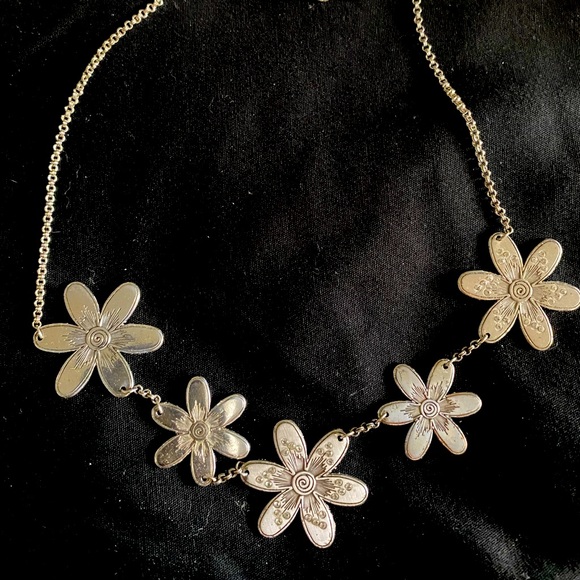 Brighton Jewelry - Brighton daisy necklace